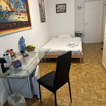 Schoenes Zimmer In Der City Βασιλεία Εξωτερικό φωτογραφία