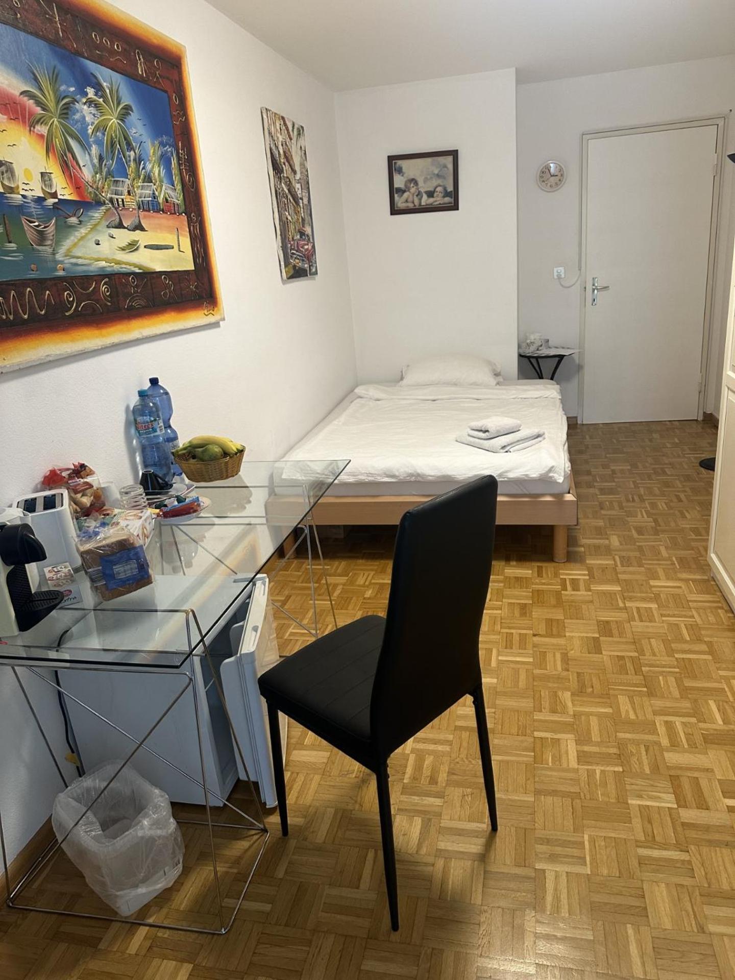 Schoenes Zimmer In Der City Βασιλεία Εξωτερικό φωτογραφία